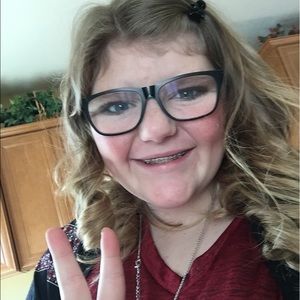 Meet your Posher, Courtney