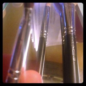 Mac brush 219. Used , good conditions. Authentic