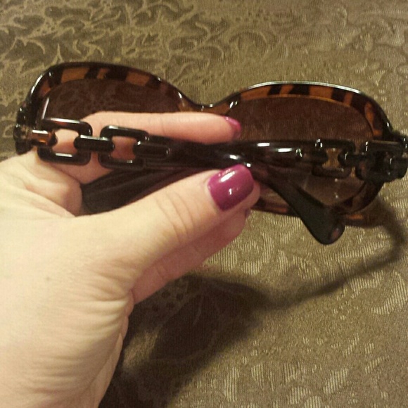 DONATED* Tortoiseshell Sunglasses - Picture 2 of 3