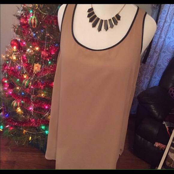 NEW! 🎀Beige open back sleeveless tunic-🎀