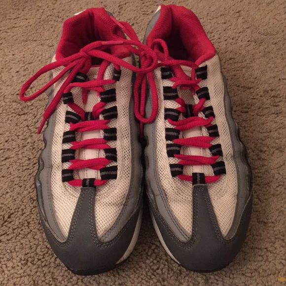 Nike - Picture 2 of 3