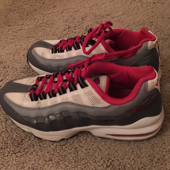 Nike - Picture 3 of 3