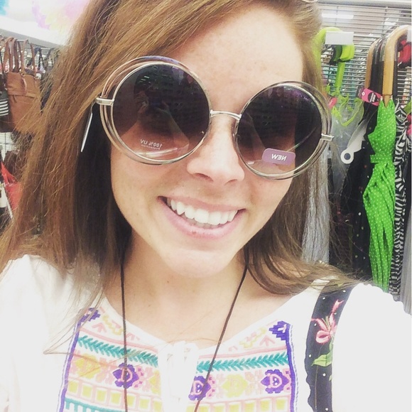 Meet your Posher, Ashleydawn - Picture 2 of 8