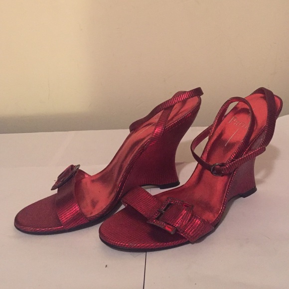 Linea Paolo Shiny red strappy wedges