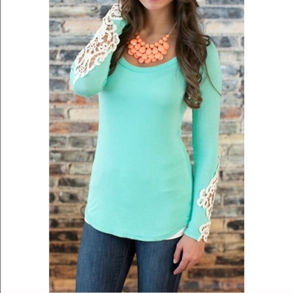 Tops - ⬇️Price Drop⬇️ Scoop neck long sleeve shirt