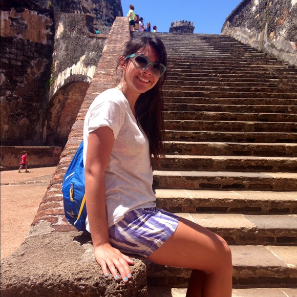 Meet your Posher, Gabriella - Picture 2 of 4