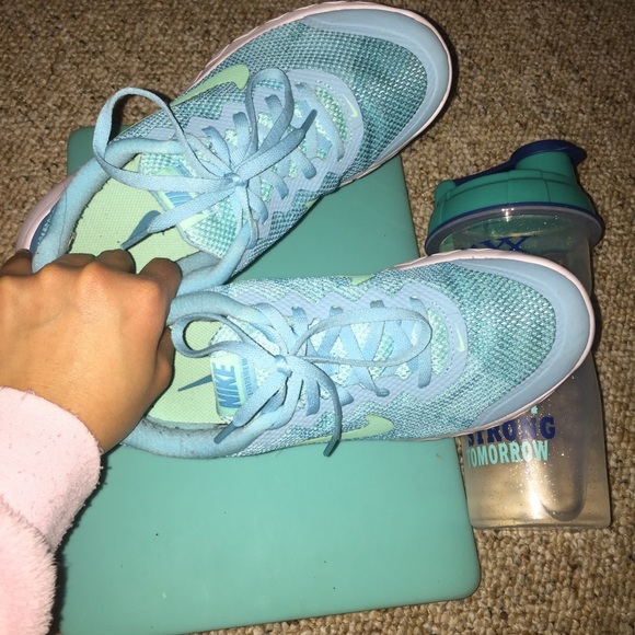 Mint Turquoise Nike Shoes Blue - Picture 1 of 3