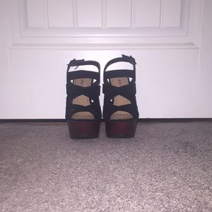 Black Wedges