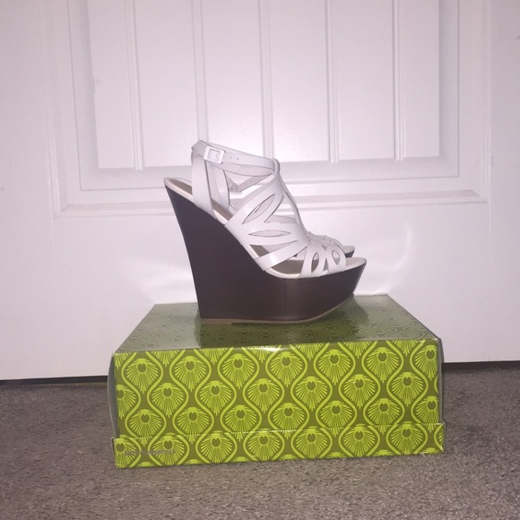White Wedges