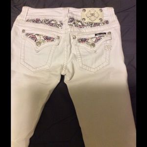 Miss Me White Floral Capris