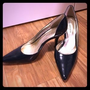 Navy Anne Klein size 7.5 Pumps