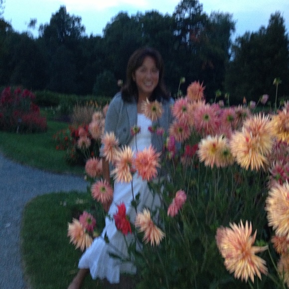 Meet your Posher, Julie - Picture 1 of 1