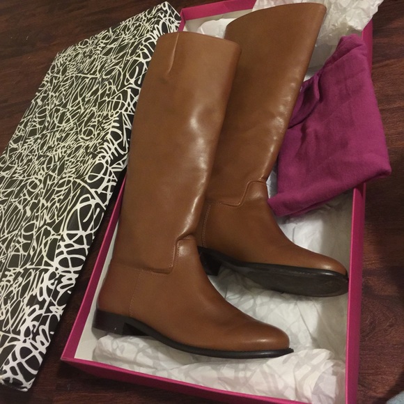 Like new in box. Worn once.