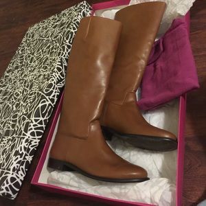 Like new in box. Worn once.