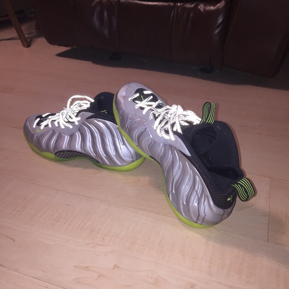 Men\'s Nike silver foamposites worn once size 12