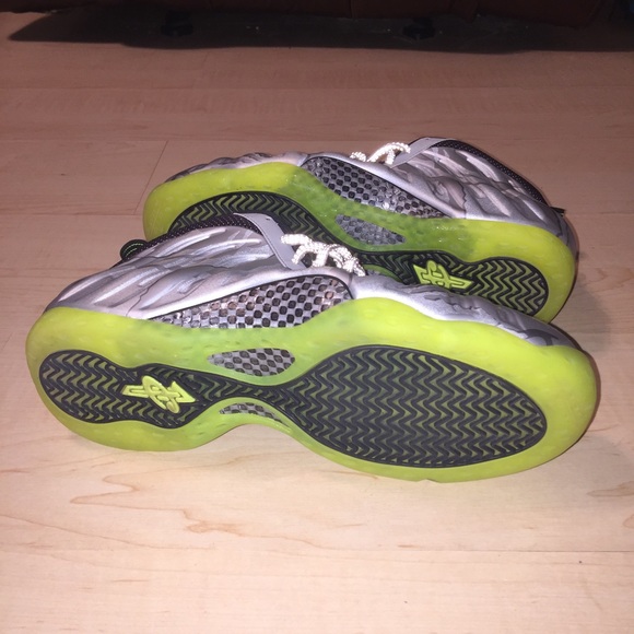 Men\'s Nike silver foamposites worn once size 12 main image 4