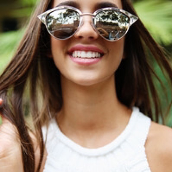 QUAY SILVER SUNGLASSES