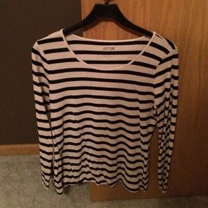 Apt 9 long sleeve tee