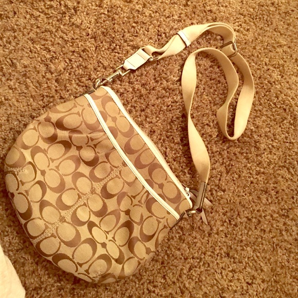Coach body cross