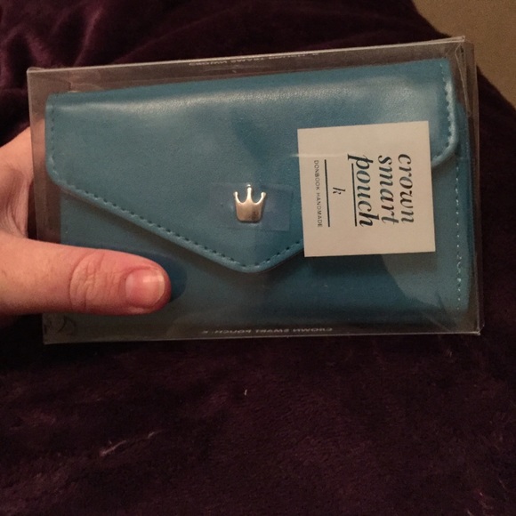 Cute Crown Smart Pouch - Picture 3 of 4