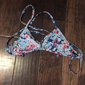 JOLYN Floral Vent Top