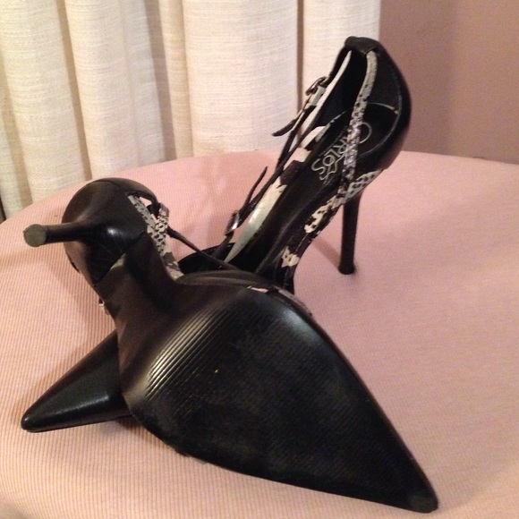 Designer Shoes - Picture 3 of 4
