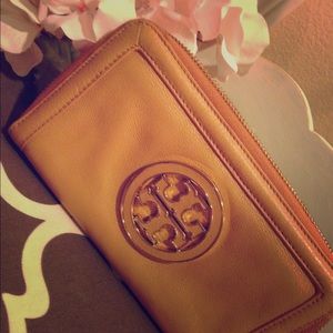 ❌SOLD❌ Tory Burch Amanda wallet