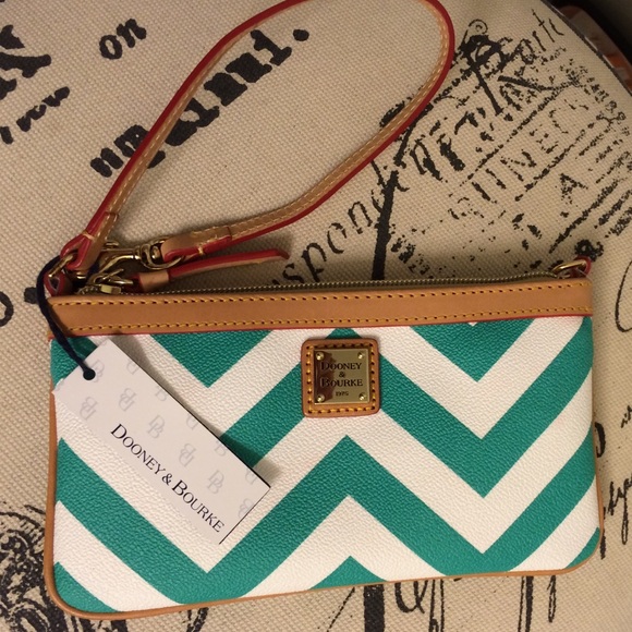 Dooney & Bourke seafoam/white chevron wristlet NWT