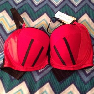 Double Divas red and black 32g bra