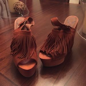Fringe Penny loves Kenny shoes