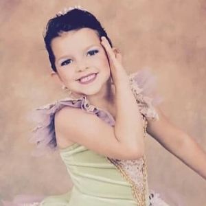 Meet your Posher, Mona