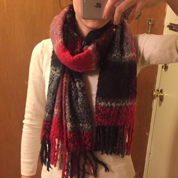 Chunk knit wool scarf.
