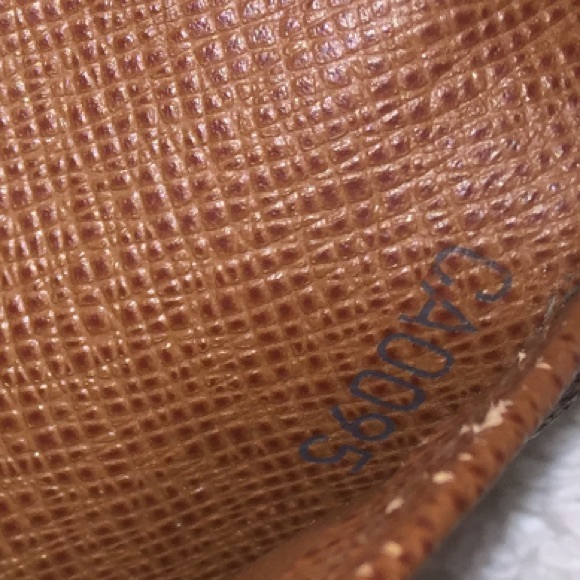 Date code pictures for Louis Vuitton wallet - Picture 2 of 2