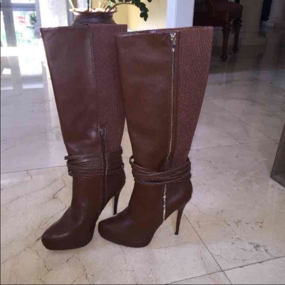 Brown boots gold zip