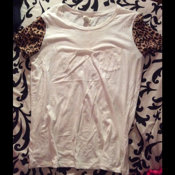 PINK VS Cheetah Pocket Tshirt