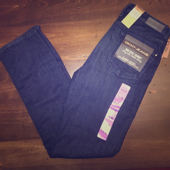 2 pairs of Dkny size 4 jeans net