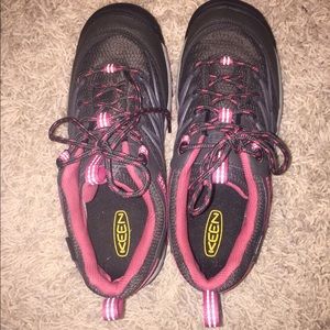 Women's size 7 KEENS