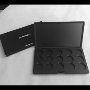 MAC PRO COLOUR PALETTE