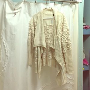 Oversized creamy white sweater! Kenzie Brand!