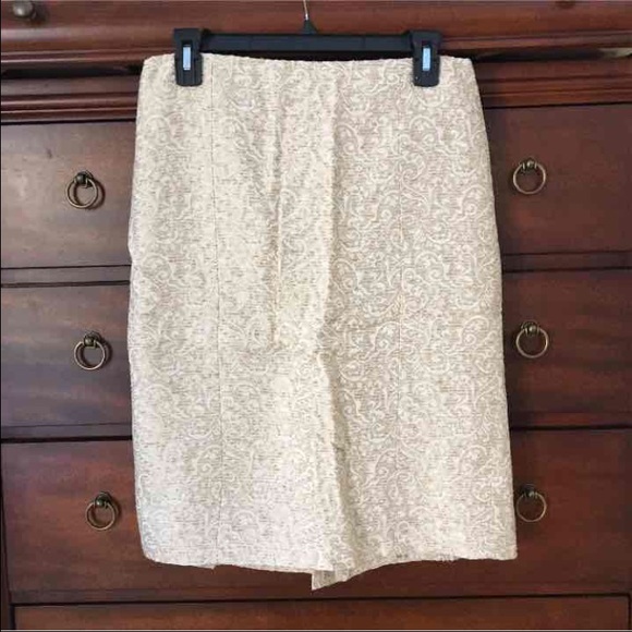 ⬇️Ann Taylor skirt