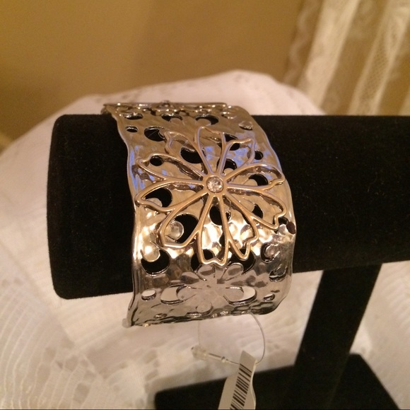 SALE❗️Silver, Gold, Crystal Bracelet❗️ - Picture 4 of 4