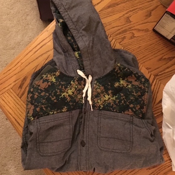 Urban Outfitters Camo Jacket - Picture 1 of 2