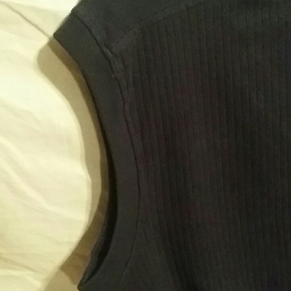 DUNBROOKE SLEEVELESS V-NECK SWEATER - Picture 3 of 4