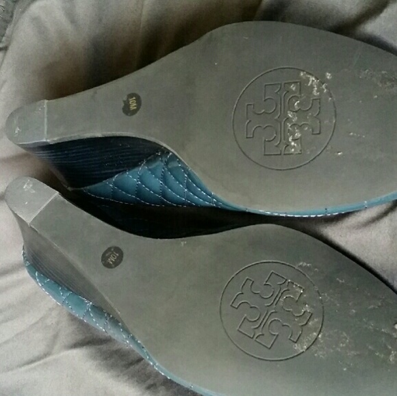 Like New Blue Tory Burch Quinn Quilted Wedges - Picture 4 of 4