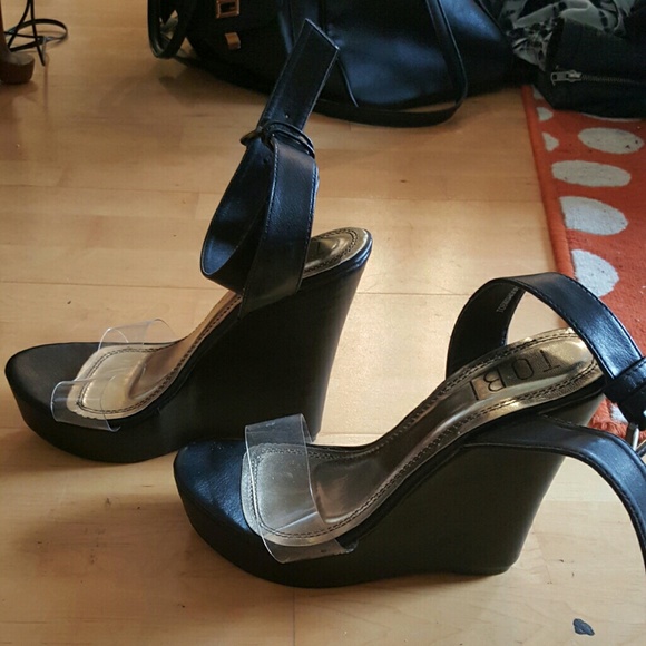 Black wedges by Tobi w clear strap and wrap ankle - Picture 3 of 4