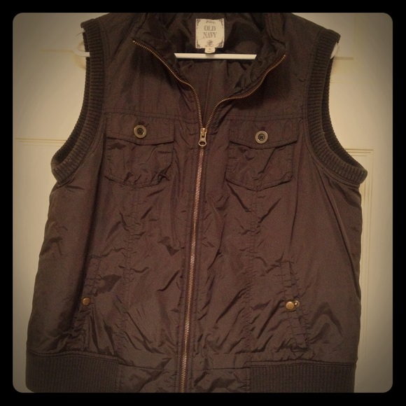 Reduced! Thin puffy zip up vest!