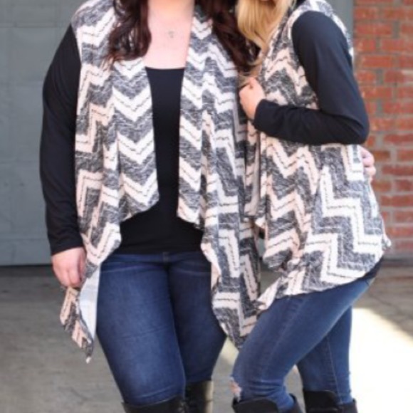 Tops - Super cute plus sized chevron vest with hood