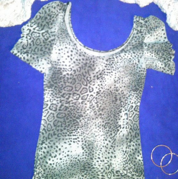 ADORABLE Leopard blouse,leggings+ banglebracelets! - Picture 2 of 4