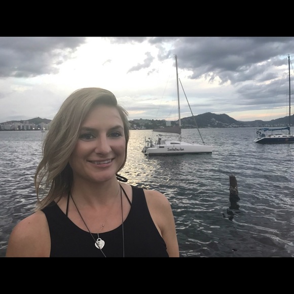 Meet your Posher, Tiffany - Picture 2 of 4