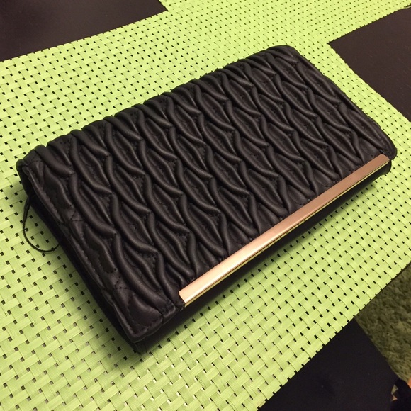 Elegant black patterned clutch